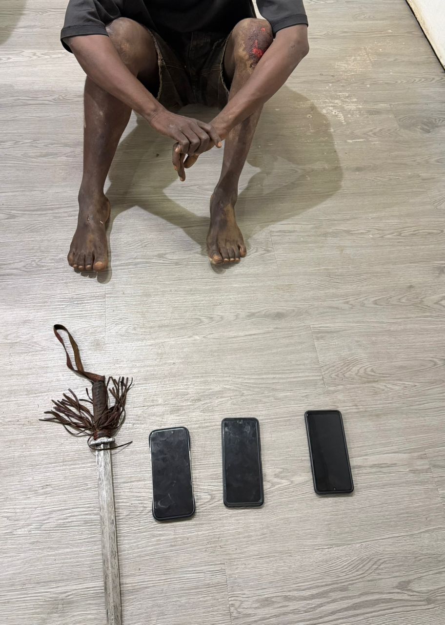 Traffic robbery suspect arrested in Abuja, phones and weapon recovered